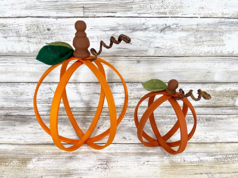 Embroidery hoops are turned into cute pumpkin décor.